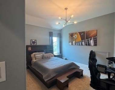 6133 Claridge Lane - Photo Thumbnail 10