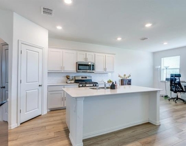 3917 Harper Street - Photo Thumbnail 5