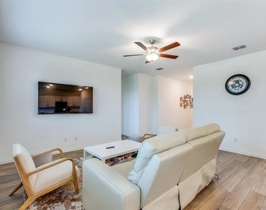 3917 Harper Street - Photo Thumbnail 4