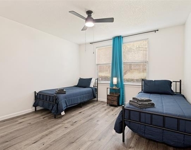 1513 Lone Star Court - Photo Thumbnail 8