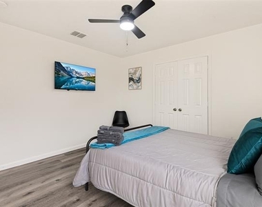 1513 Lone Star Court - Photo Thumbnail 9