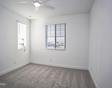 773 W Lark Drive - Photo Thumbnail 31