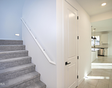 773 W Lark Drive - Photo Thumbnail 8