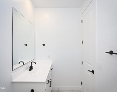 773 W Lark Drive - Photo Thumbnail 7