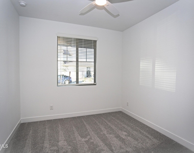 773 W Lark Drive - Photo Thumbnail 4