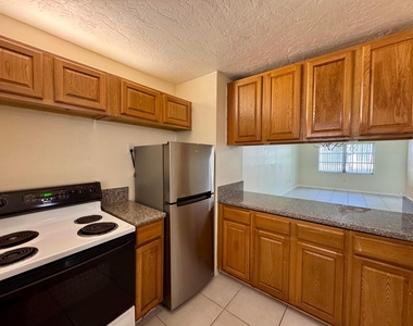 6507 Winfield Boulevard - Photo Thumbnail 3