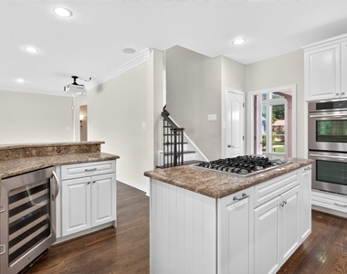 6809 Cedar Ridge Court - Photo Thumbnail 17