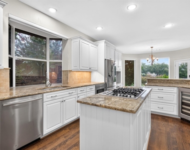 6809 Cedar Ridge Court - Photo Thumbnail 14