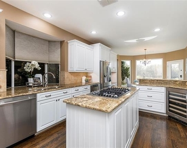 6809 Cedar Ridge Court - Photo Thumbnail 4
