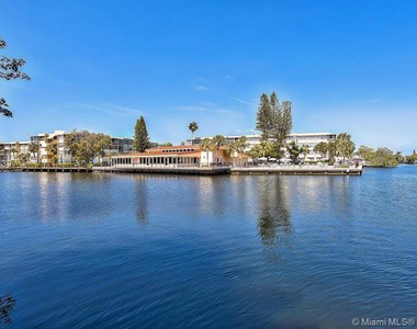 2731 Taft Street - Photo Thumbnail 15