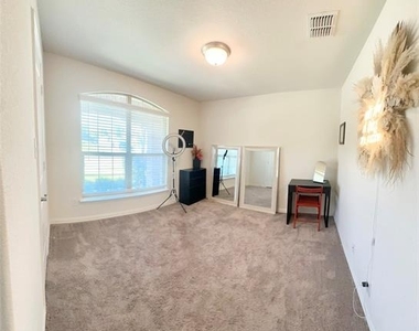 1364 Renoir Drive - Photo Thumbnail 12