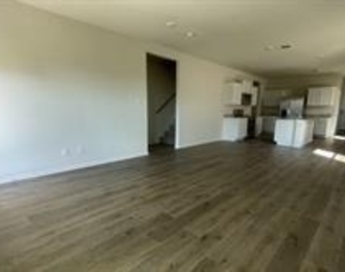 216 Vitex Drive - Photo Thumbnail 8