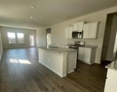 216 Vitex Drive - Photo Thumbnail 7