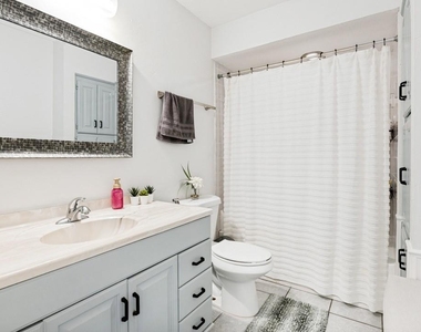 4300 Driftwood Drive - Photo Thumbnail 10