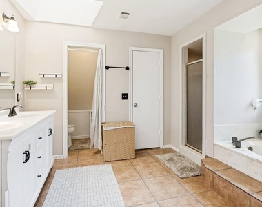 4300 Driftwood Drive - Photo Thumbnail 7