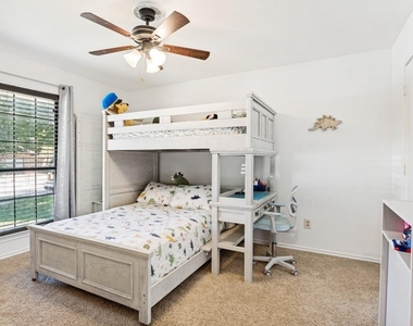 4300 Driftwood Drive - Photo Thumbnail 8