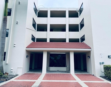 111 Lake Emerald Drive - Photo Thumbnail 19