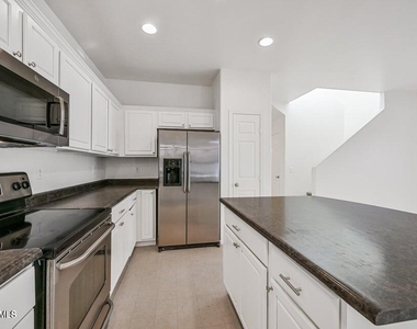 7060 S 7th Lane - Photo Thumbnail 7