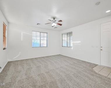 7060 S 7th Lane - Photo Thumbnail 3