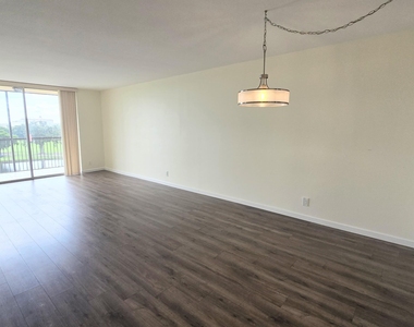 3100 W Rolling Hills Circle - Photo Thumbnail 5