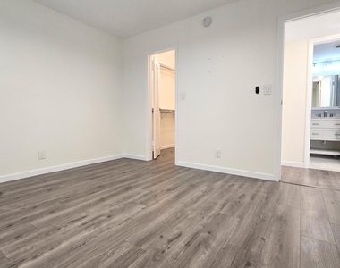 3100 W Rolling Hills Circle - Photo Thumbnail 20