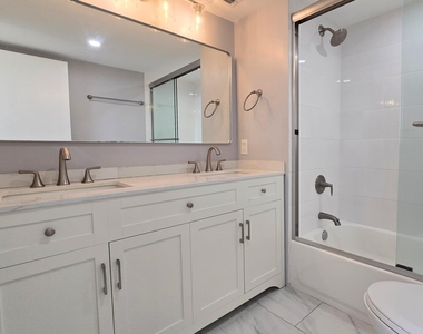 3100 W Rolling Hills Circle - Photo Thumbnail 10