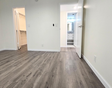 3100 W Rolling Hills Circle - Photo Thumbnail 17
