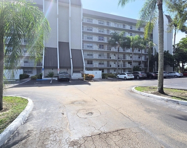 3100 W Rolling Hills Circle - Photo Thumbnail 39