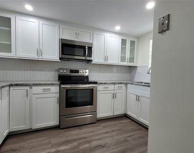 3100 W Rolling Hills Circle - Photo Thumbnail 3