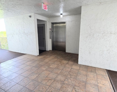 3100 W Rolling Hills Circle - Photo Thumbnail 36