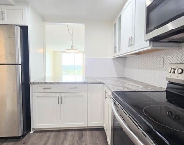 3100 W Rolling Hills Circle - Photo Thumbnail 4