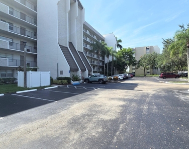 3100 W Rolling Hills Circle - Photo Thumbnail 38