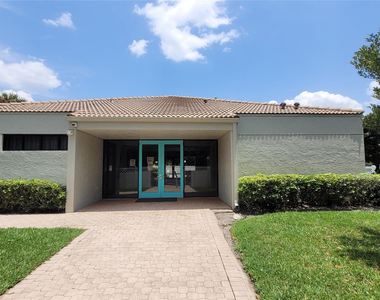 3100 W Rolling Hills Circle - Photo Thumbnail 40