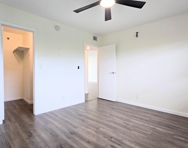 3100 W Rolling Hills Circle - Photo Thumbnail 18