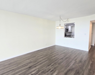 3100 W Rolling Hills Circle - Photo Thumbnail 6