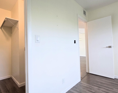 3100 W Rolling Hills Circle - Photo Thumbnail 29