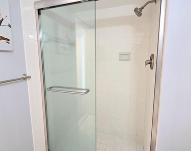 3100 W Rolling Hills Circle - Photo Thumbnail 16