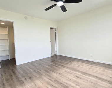 3100 W Rolling Hills Circle - Photo Thumbnail 24
