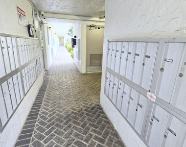 3100 W Rolling Hills Circle - Photo Thumbnail 37