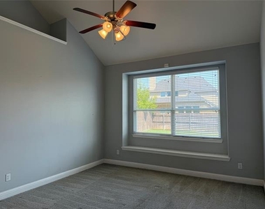 2417 Kingsgate Drive - Photo Thumbnail 11