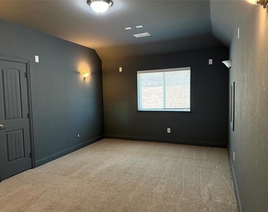 2417 Kingsgate Drive - Photo Thumbnail 35