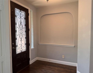 2417 Kingsgate Drive - Photo Thumbnail 3