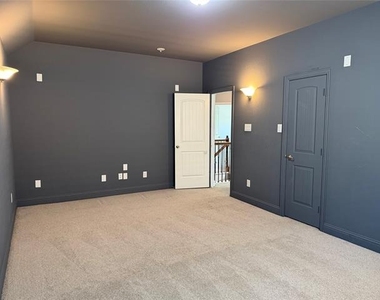 2417 Kingsgate Drive - Photo Thumbnail 36