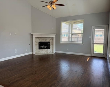 2417 Kingsgate Drive - Photo Thumbnail 6