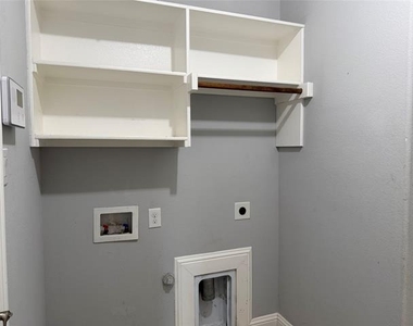 2417 Kingsgate Drive - Photo Thumbnail 9