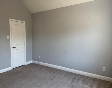 2417 Kingsgate Drive - Photo Thumbnail 26