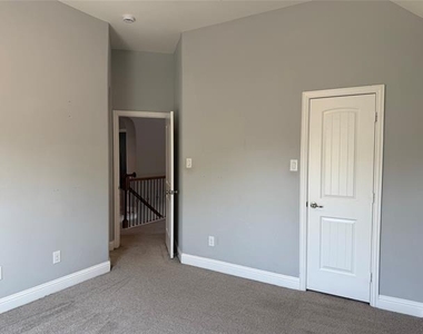 2417 Kingsgate Drive - Photo Thumbnail 25