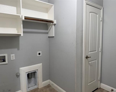 2417 Kingsgate Drive - Photo Thumbnail 10