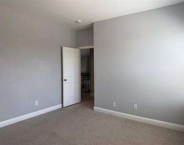 2417 Kingsgate Drive - Photo Thumbnail 32