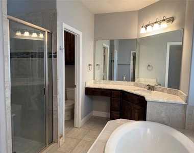 2417 Kingsgate Drive - Photo Thumbnail 18